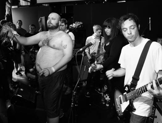 Photos: Fucked Up Marathon Show with Les Savy Fav, Vampire Weekend Members [New York, NY; 10/14/08]