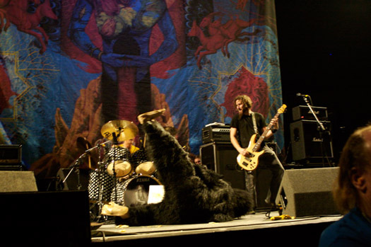Mastodon Attacked by Gorillas!