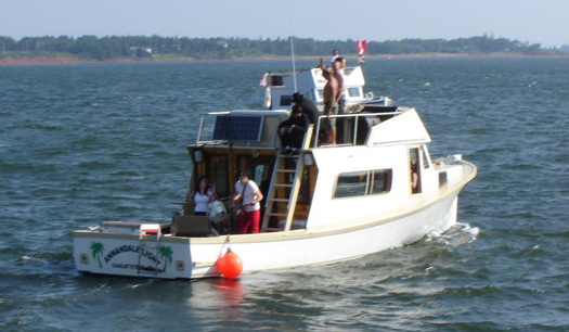 Photos: White Stripes on a Fishing Boat [Charlottetown, Prince Edward Island; 07/11/07]