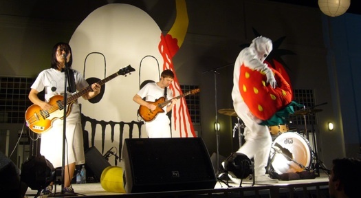 Photos: Deerhoof with Ken Kagami [Miami, FL; 12/04/07]