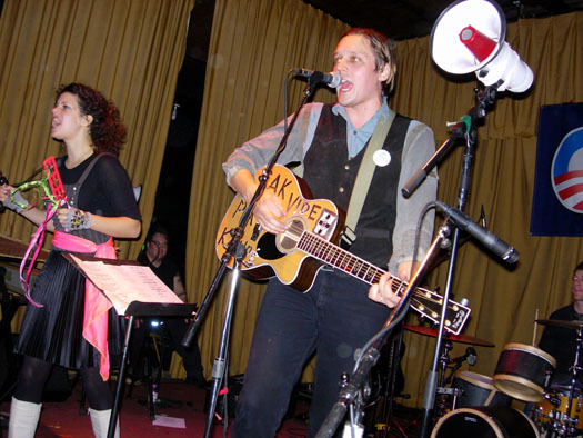 Photos: Arcade Fire Members Rock for Obama, Part 2 [Cleveland, OH; 03/03/08]